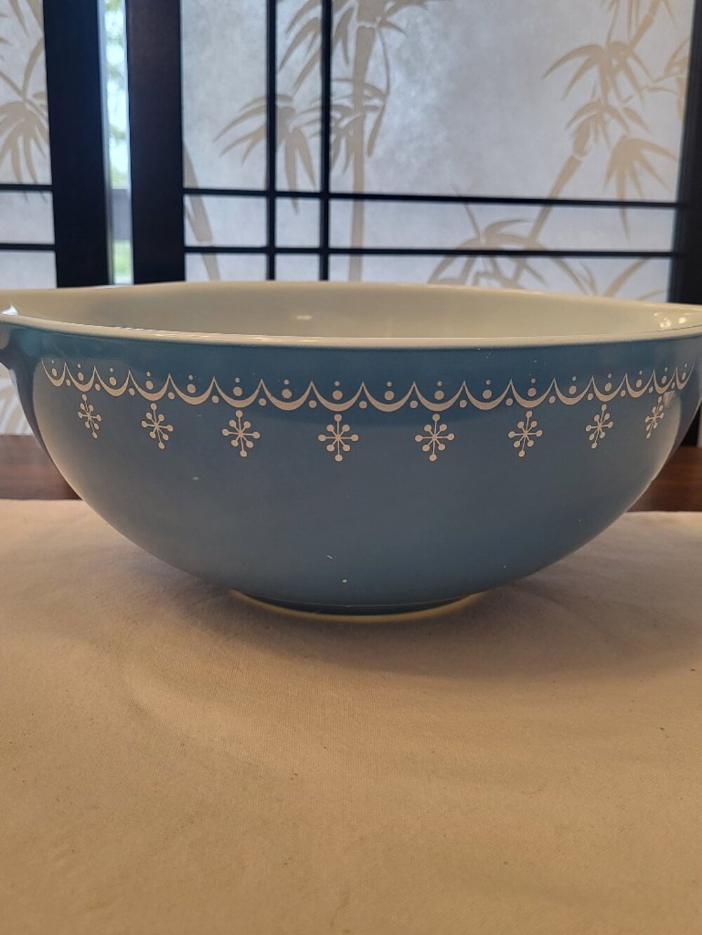 PYREX 4 Quart Mixing Bowl - Snowflake Garland #444